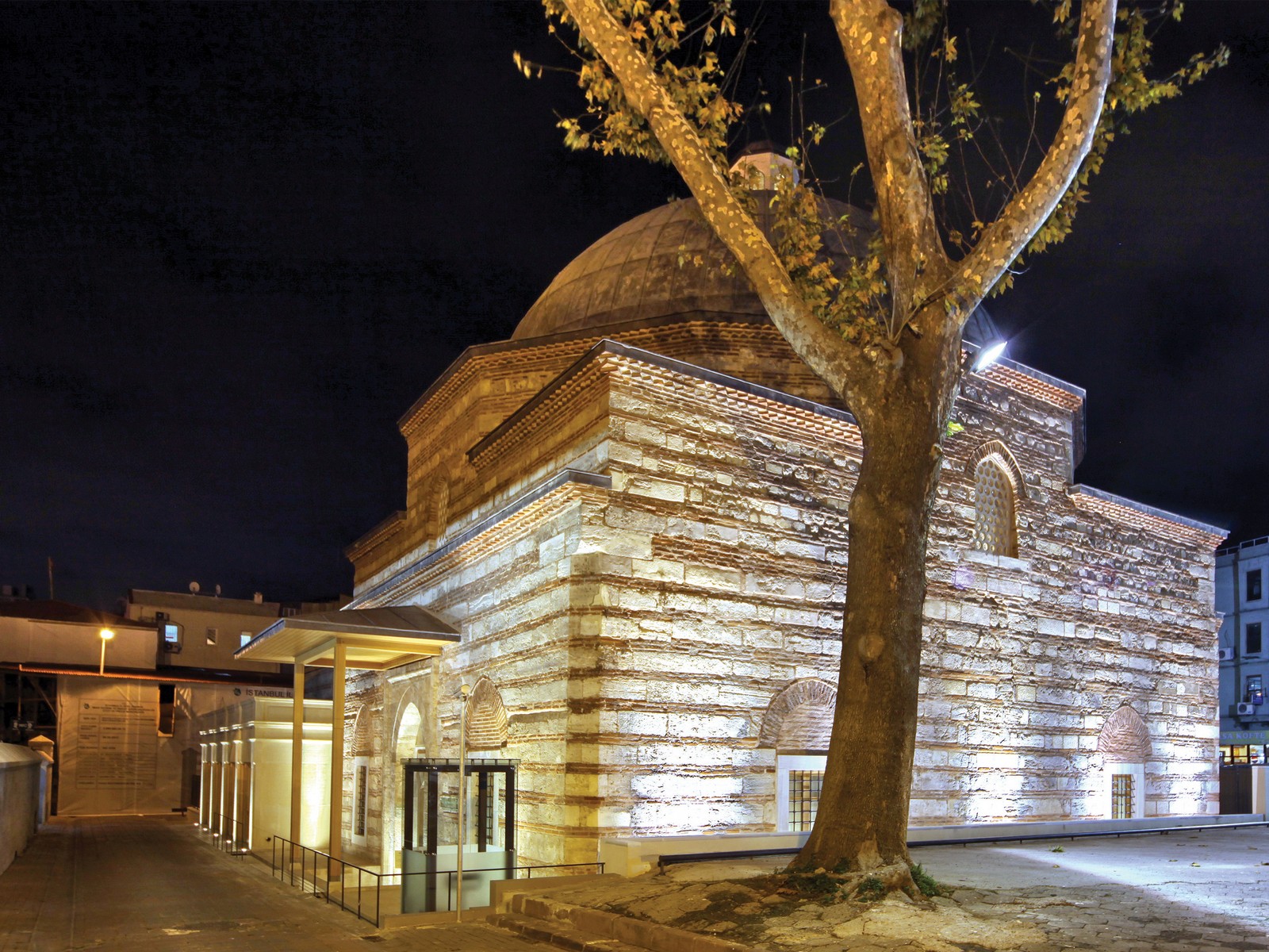 Paşa Hammam & Corvus Vineyards